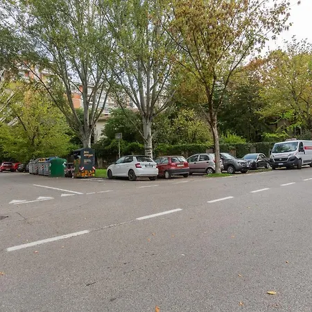 Guesthost - A 5 Min Dalla Stazione X5
