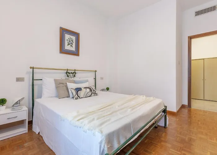 Guesthost - A 5 Min Dalla Stazione X5 Appartement